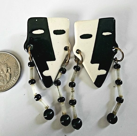 Vintage retro 1980 handmade artist signed black and white face abstract earrings - Picture 5 of 10